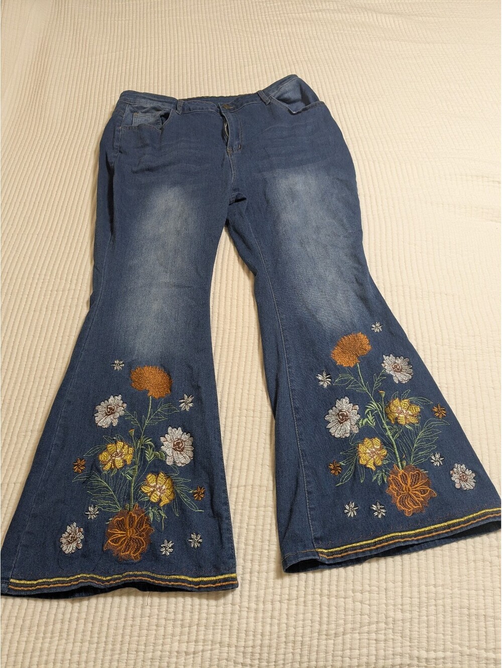 SHEIN Curve Women's 2X Flare Jeans with Floral Embroidery